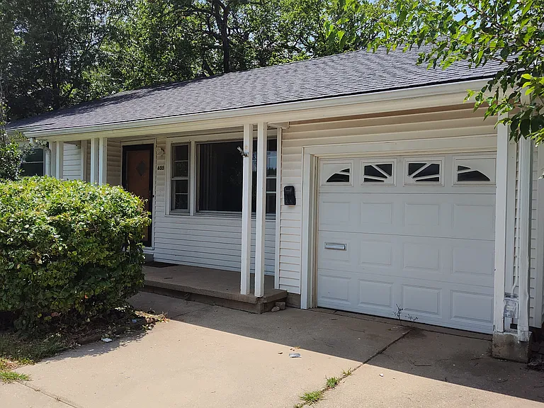 655 N Edgemoor Dr — Photo 2