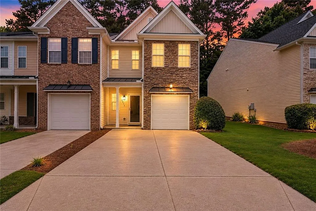 3 bed, 2.5 bath, 1772 sqft, $2,200 — Photo 1