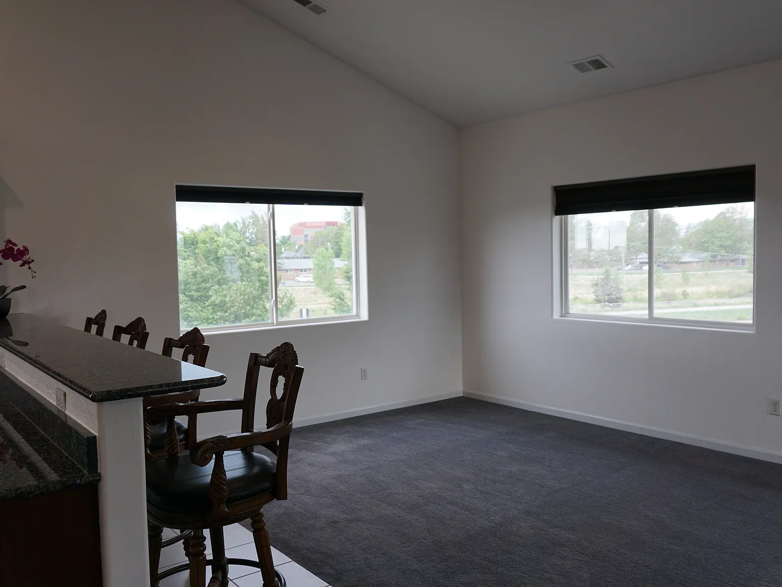 2 bed, 2400 sqft, $2,200 — Photo 4
