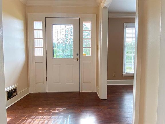 4th image of 165 Willow Lake Ln