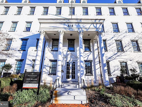 2nd image of 515 N Washington St APT 105