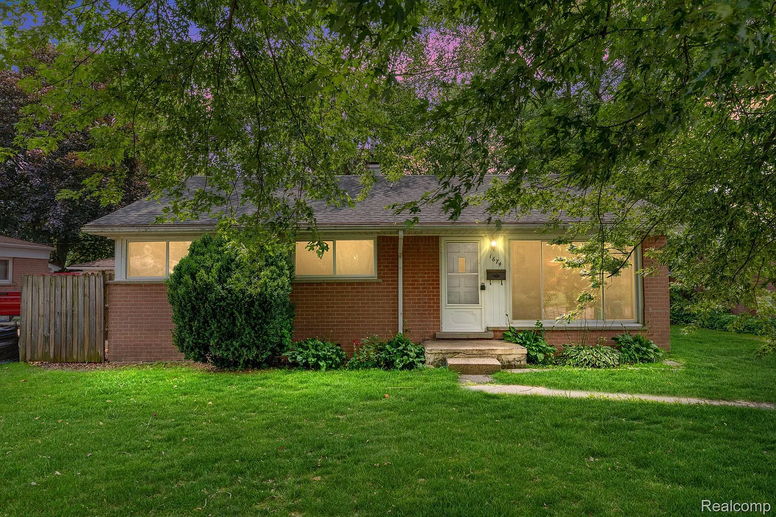 1674 Knowles St photo 1
