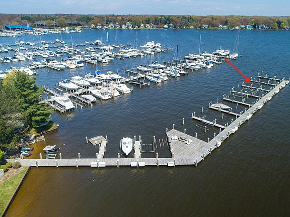 4th image of 1670 Bay Ct
