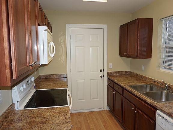 3rd image of 408 Kellywood Ct