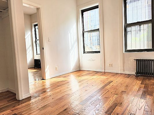 3rd image of 318 6th St APT 4
