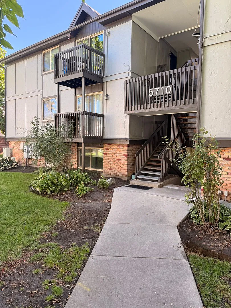 2 Bedroom 1 Bathroom Condo in the Heart of Murray — Photo 1
