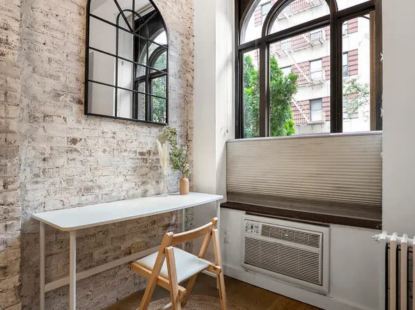 221 West 21st Street 1A image 2 of 12