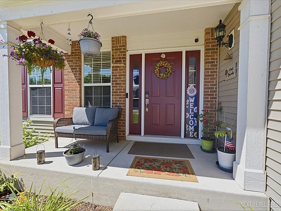 2nd image of 2427 Emerald Ln