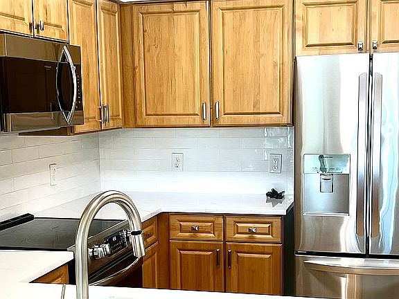 4th image of 285 Atlantis Cir