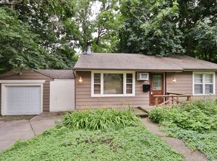 653 Eastview St, Elgin, IL 60120