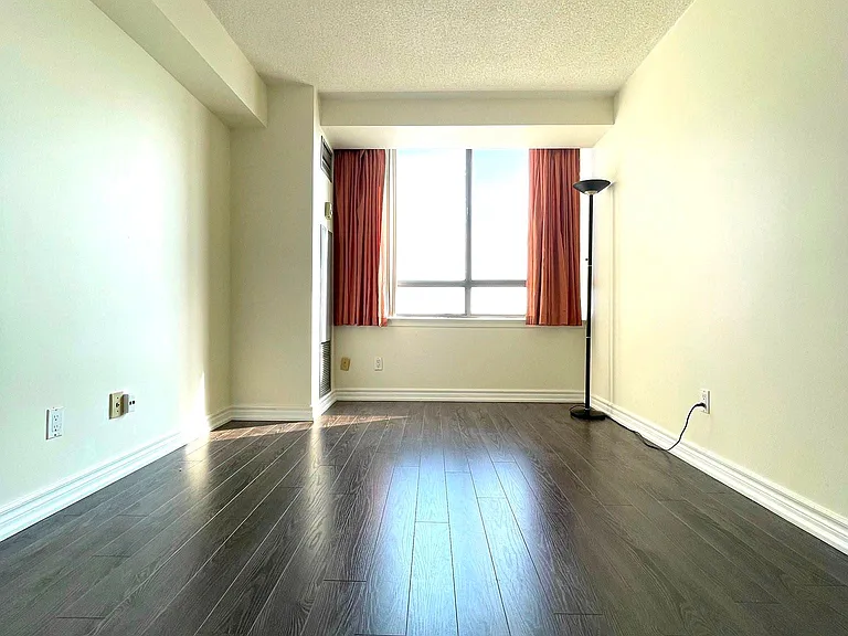 75 Bamburgh Cir #2022 — Photo 6