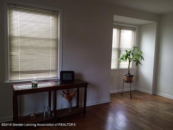 4th image of 1116 E Greenlawn Ave