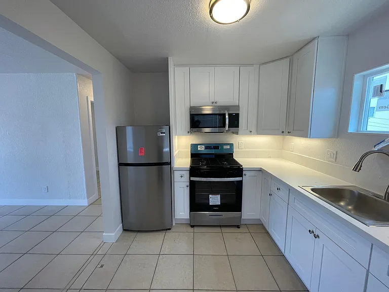 2771 Logan Ave — Photo 5