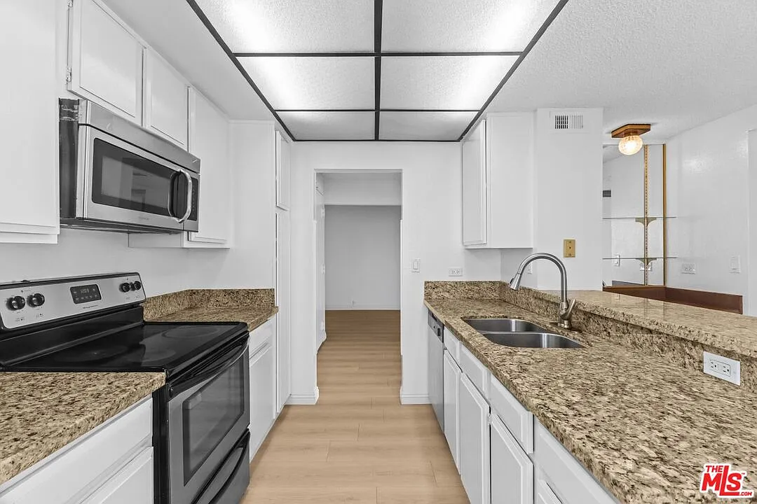 2 bed, 2.0 bath, 1340 sqft, $4,500 — Photo 3