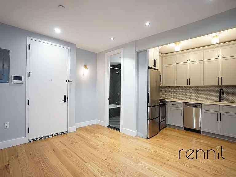1160 Rogers Ave #3B — Photo 2