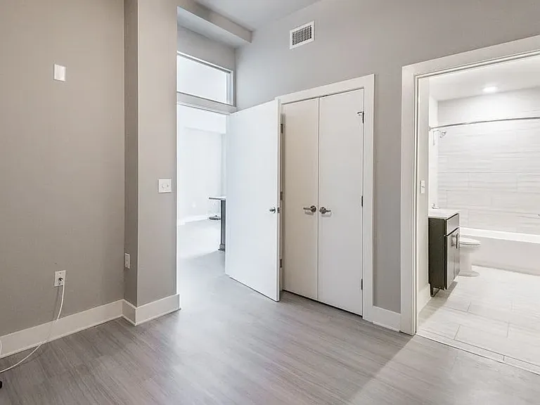 421 E Franklin St #3B — Photo 5