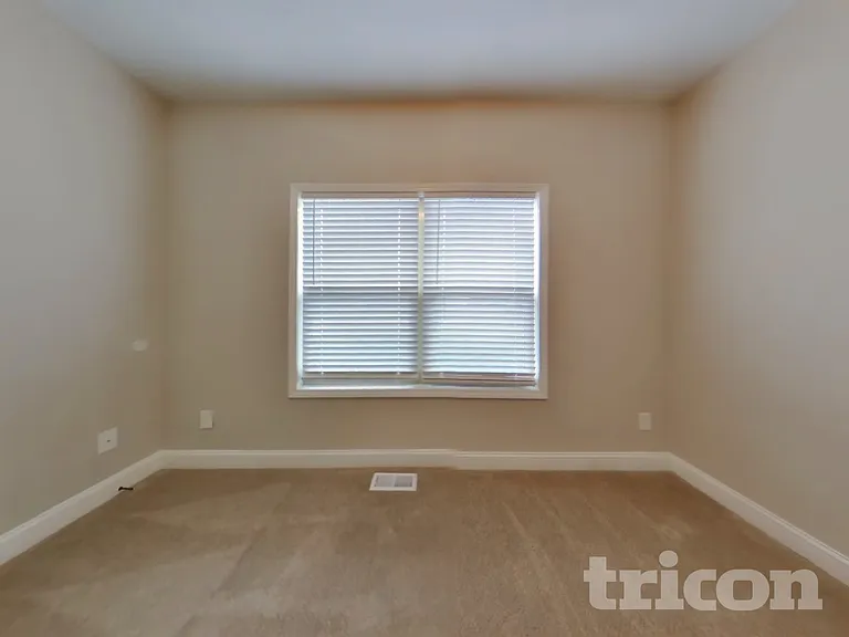 124 Kings Crossing Ct — Photo 12