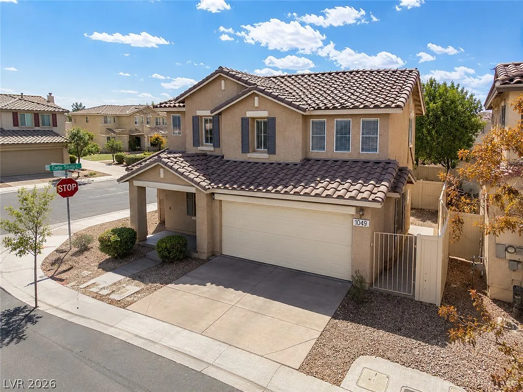 3 bed, 2.5 bath, 1478 sqft, $1,945 — Photo 2