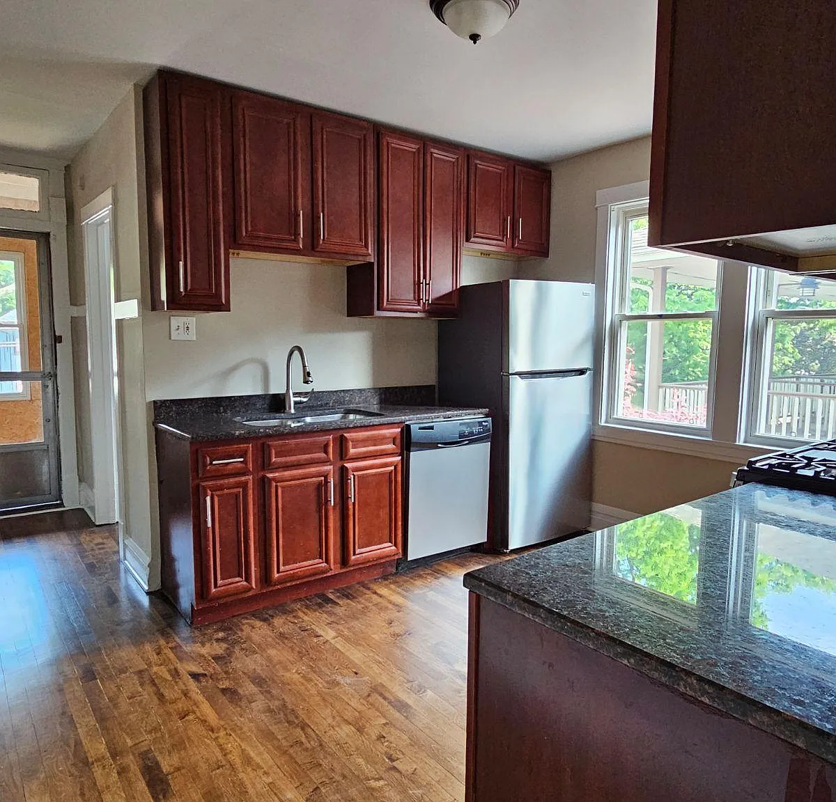 2 bed, 1500 sqft, $2,500 — Photo 2