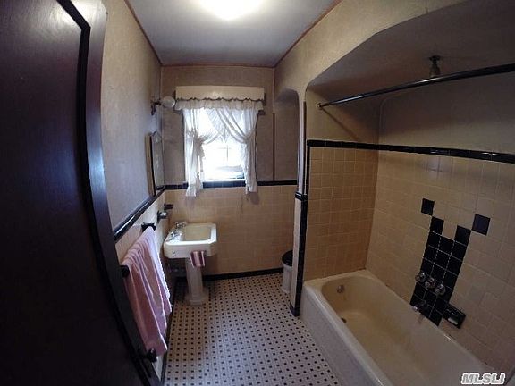 5th image of 18327 Arcade Ave