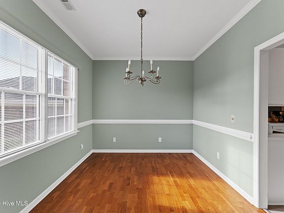 5th image of 1018 Avenshire Circle