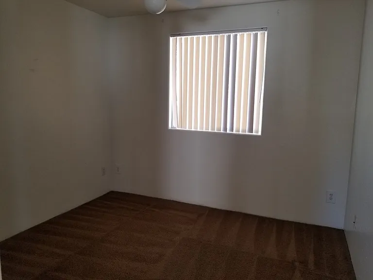 1240 E Mountain View Rd — Photo 18