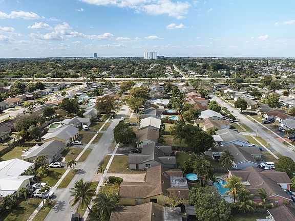 5th image of 10955 NW 27th Street