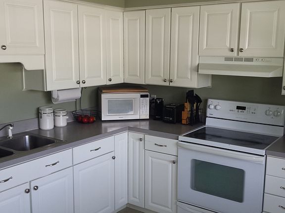 3rd image of 487 Denwood Dr N