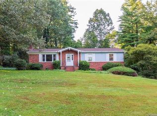 99 Kent Ln, Hendersonville, NC 28739