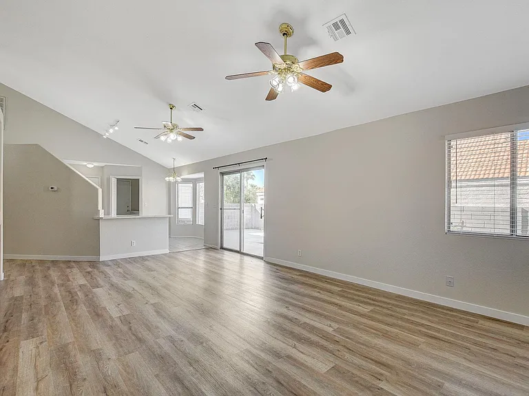 272 Spring Hills Ln — Photo 14