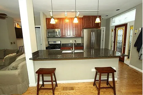 2643 N Southport Ave #CH Photo 1