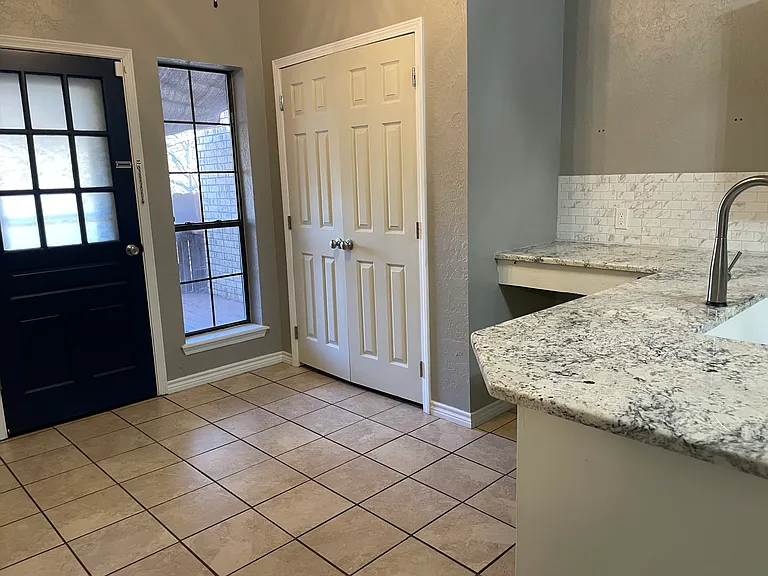 925 Millrun Ct — Photo 11