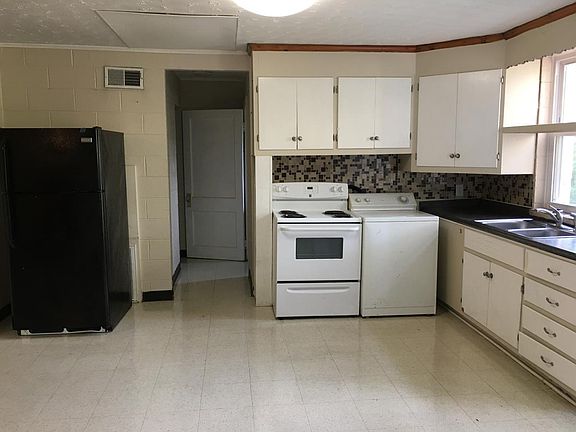 Eat-In Kitchen