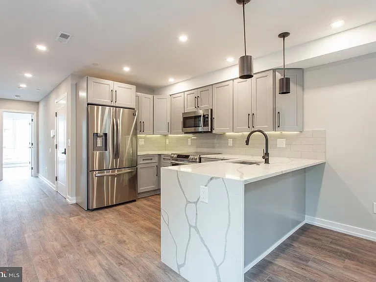 1619 Bainbridge St #3 — Photo 1