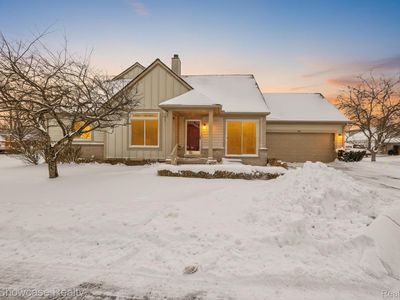 802 Red Maple Ln, Wixom, MI, 48393