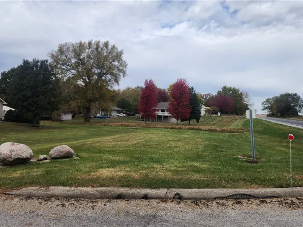 9 Joan Marie Dr, Mattoon, IL 61938