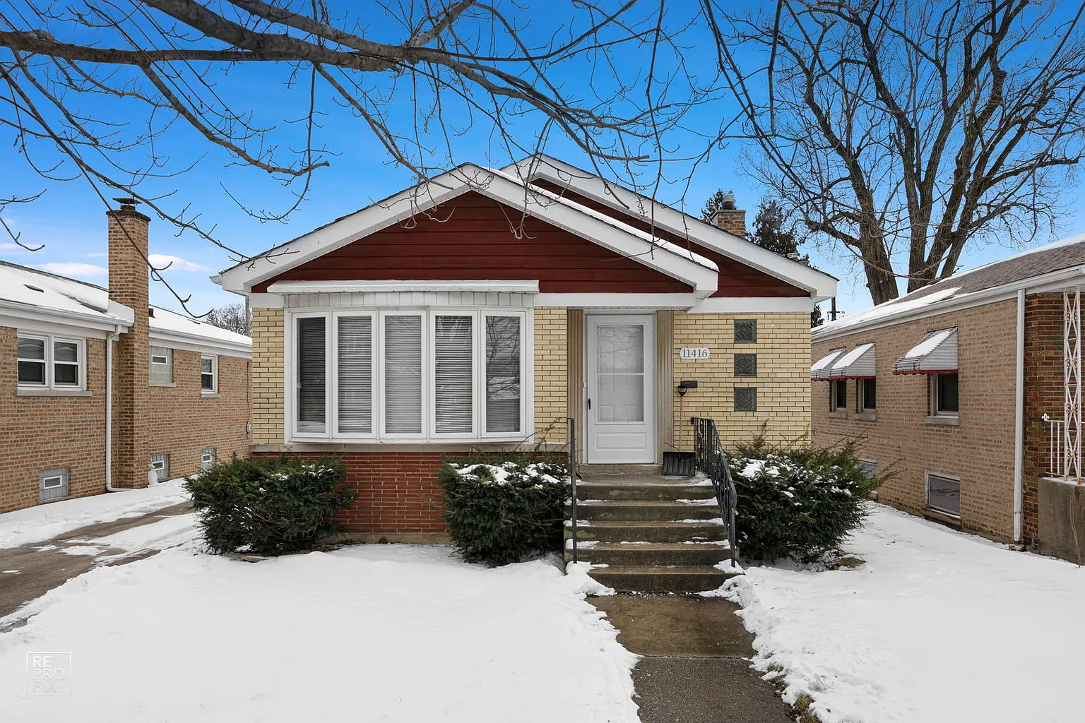 11416 S Sawyer Ave photo 1
