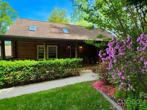 336 Winding Way Ln, Hendersonville, NC 28792