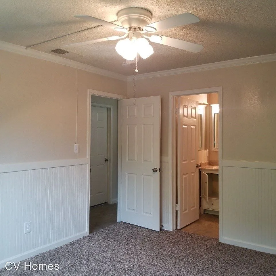 2504 Conant Ave photo 1