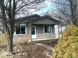 27361 Ridgewood St, Roseville, MI 48066