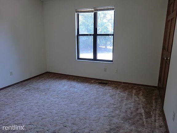 709 Bedroom 2 08-31-11