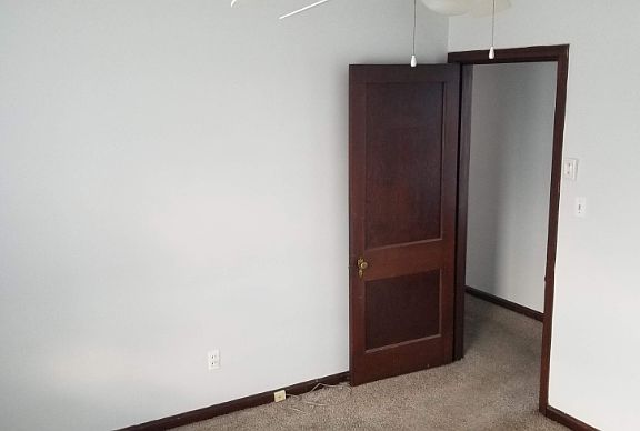 3rd image of 302 W Vine St APT 3