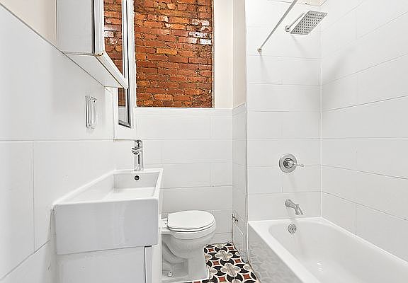 5th image of 547 Throop Ave #4B