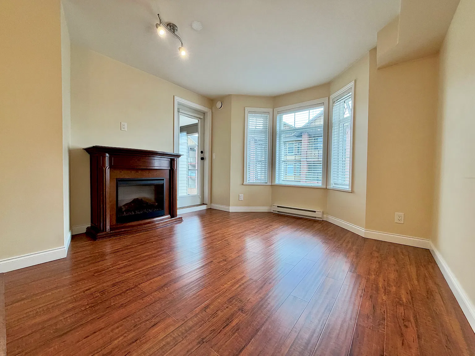 1 bed, 694 sqft, $1,850 — Photo 3