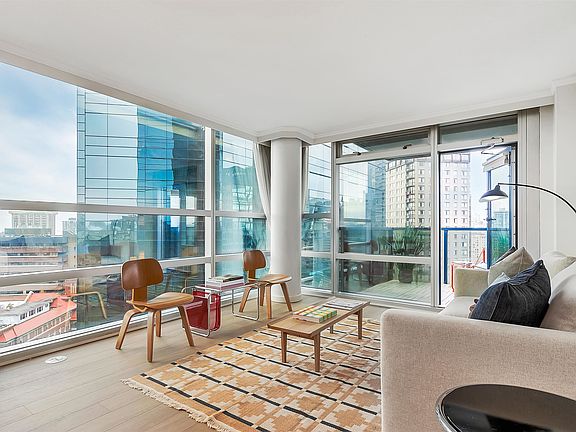 2nd image of 1050 Burrard St #2103