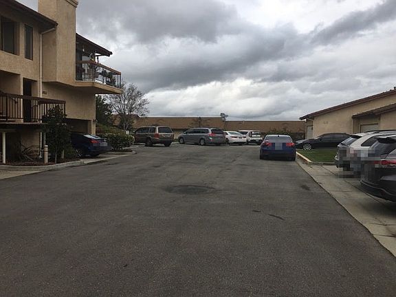 4th image of 865 Warwick Ave