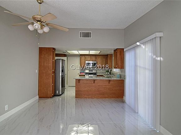 3rd image of 6243 La Palma Pkwy