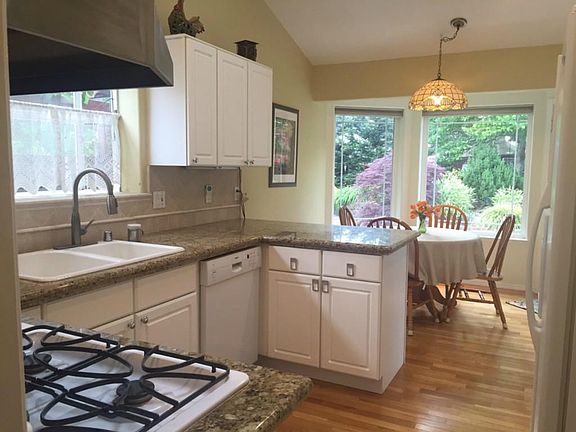 3rd image of 2920 Conger Ave NW