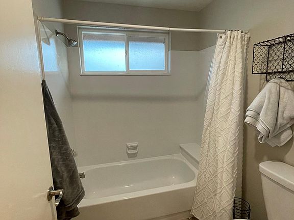 3rd image of 4835 W Chicago St