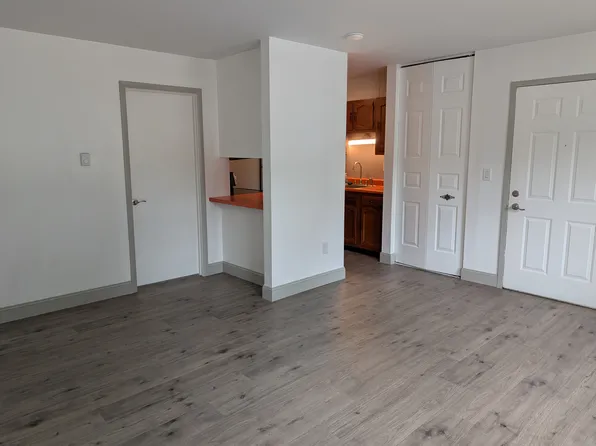 192 E 4th St #192, Oswego, NY 13126